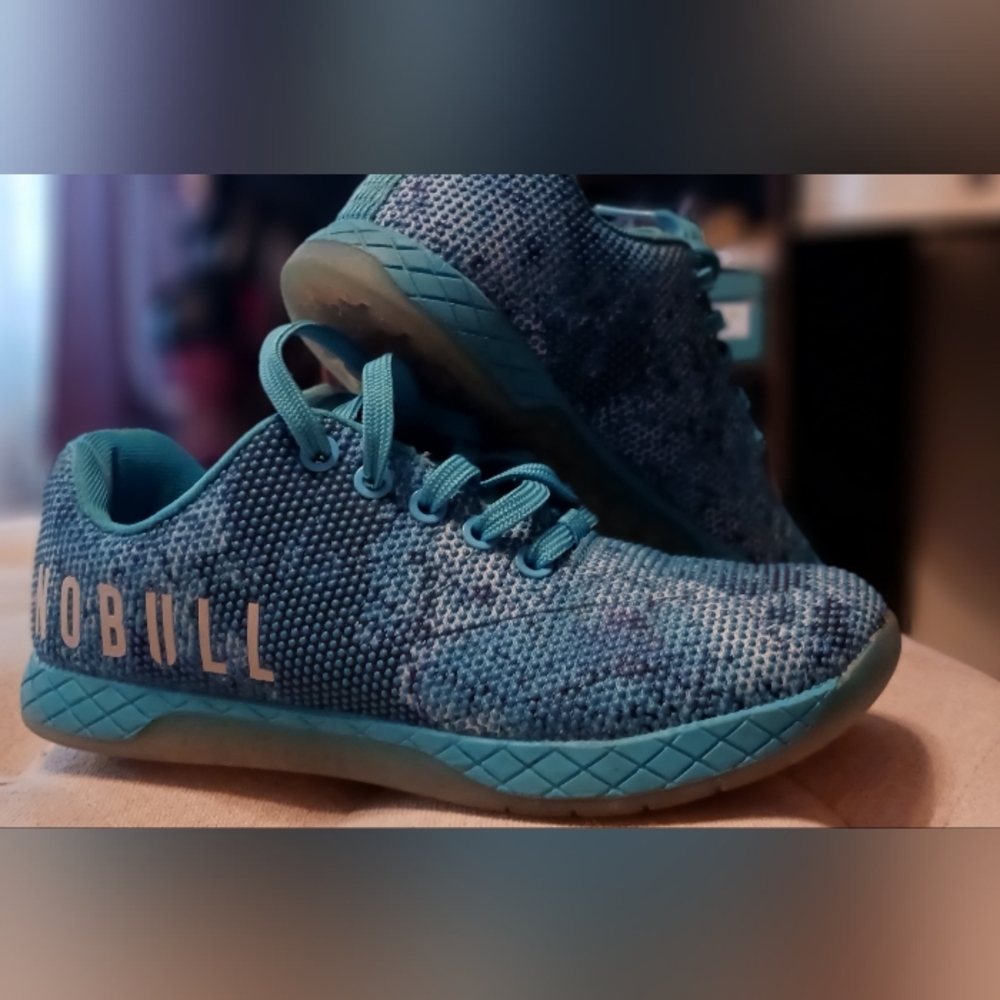 No Bull women's size 5.5 athletic shoes tennis shoes blue